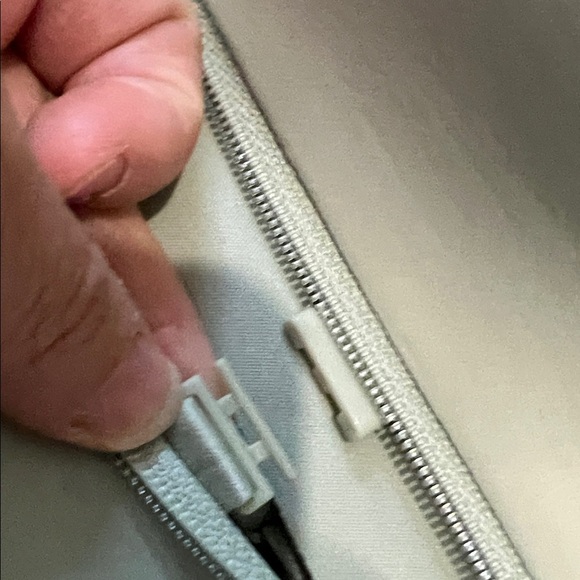 Victorias Secret light green VSX Featherweight Max™ Front-Close Sports Bra 36DDD - Picture 5 of 6